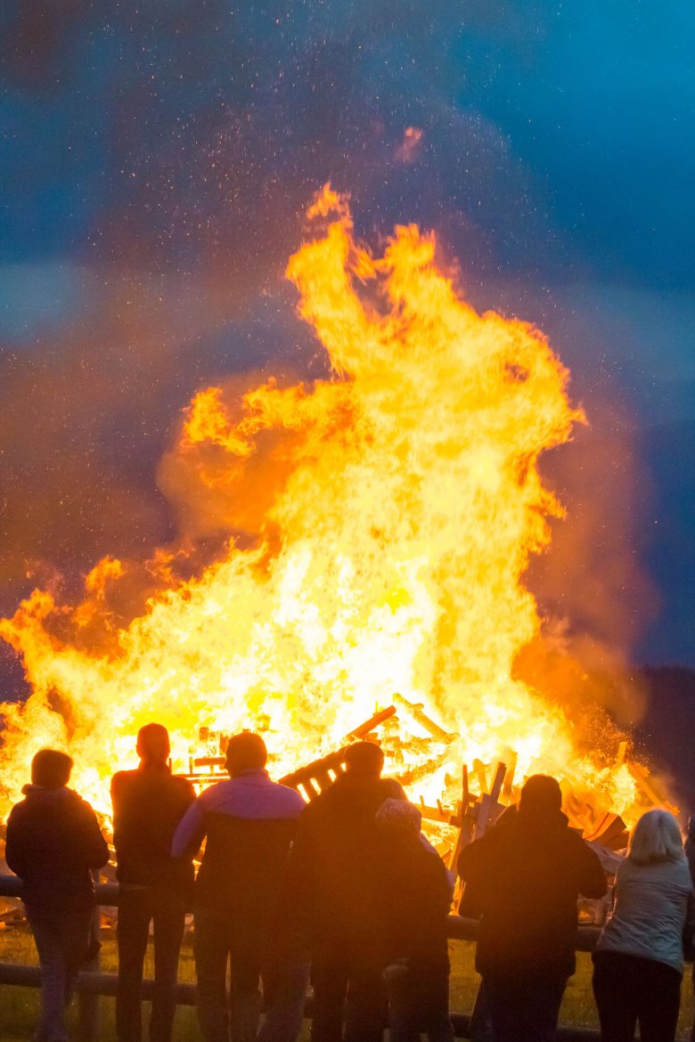 Mooi maar niet ongevaarlijk: in vele regio&rsquo;s wordt op Stille Zaterdag een vuur aangestoken.
, © Monika Höfler