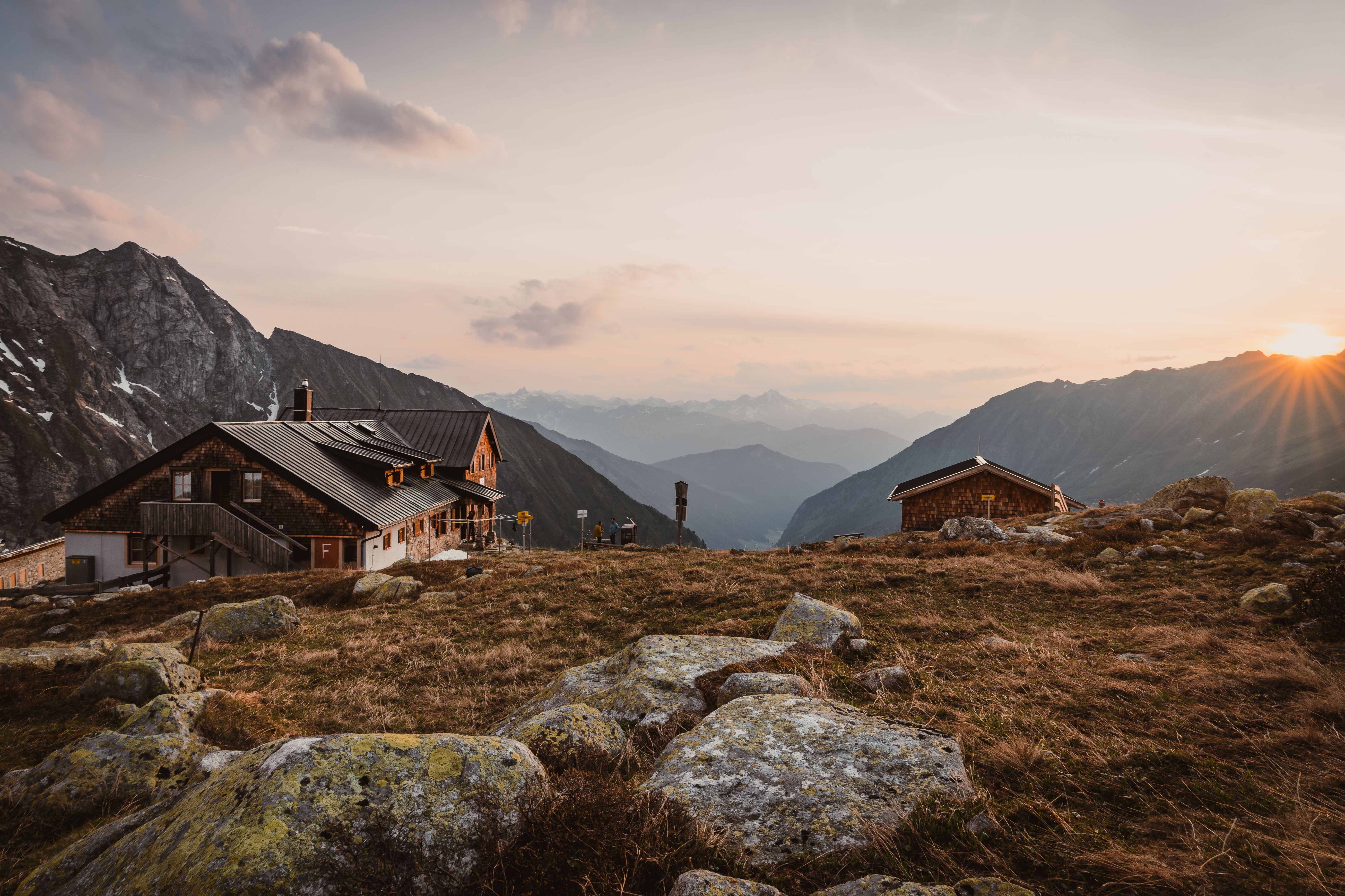 Geraer Hütte Bei Sonnenuntergang