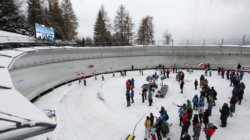 Toeschouwers op de Olympische ijsbaan in Innsbruck-Igls, © Kristen Images