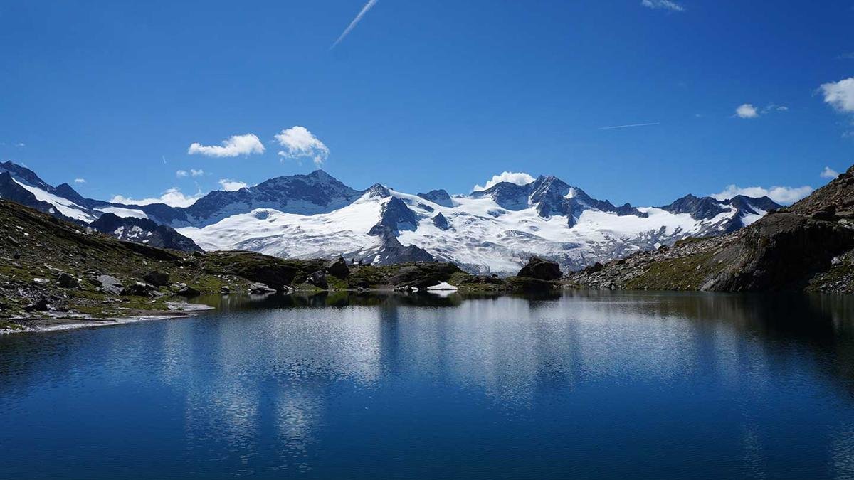 Heldere bergmeren, smalle kloven, 80 gletsjers: wandelen in het natuurpark Zillertaler Alpen is een ongeëvenaarde ervaring. Op hoogtes tot wel 3.500 meter voeren wandelroutes door een uniek landschap., © Zillertal Tourismus  Carolin Nitzsche