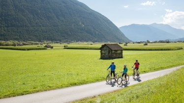 Fietsen over het Gurgltal fietspad, © Tirol Werbung/Frank Bauer