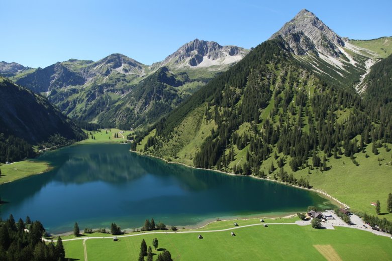 Het meer&nbsp;ligt op 1.165 meter en is &eacute;&eacute;nvan de koudste bergmeren in Tirol., © TVB Tannheimertal