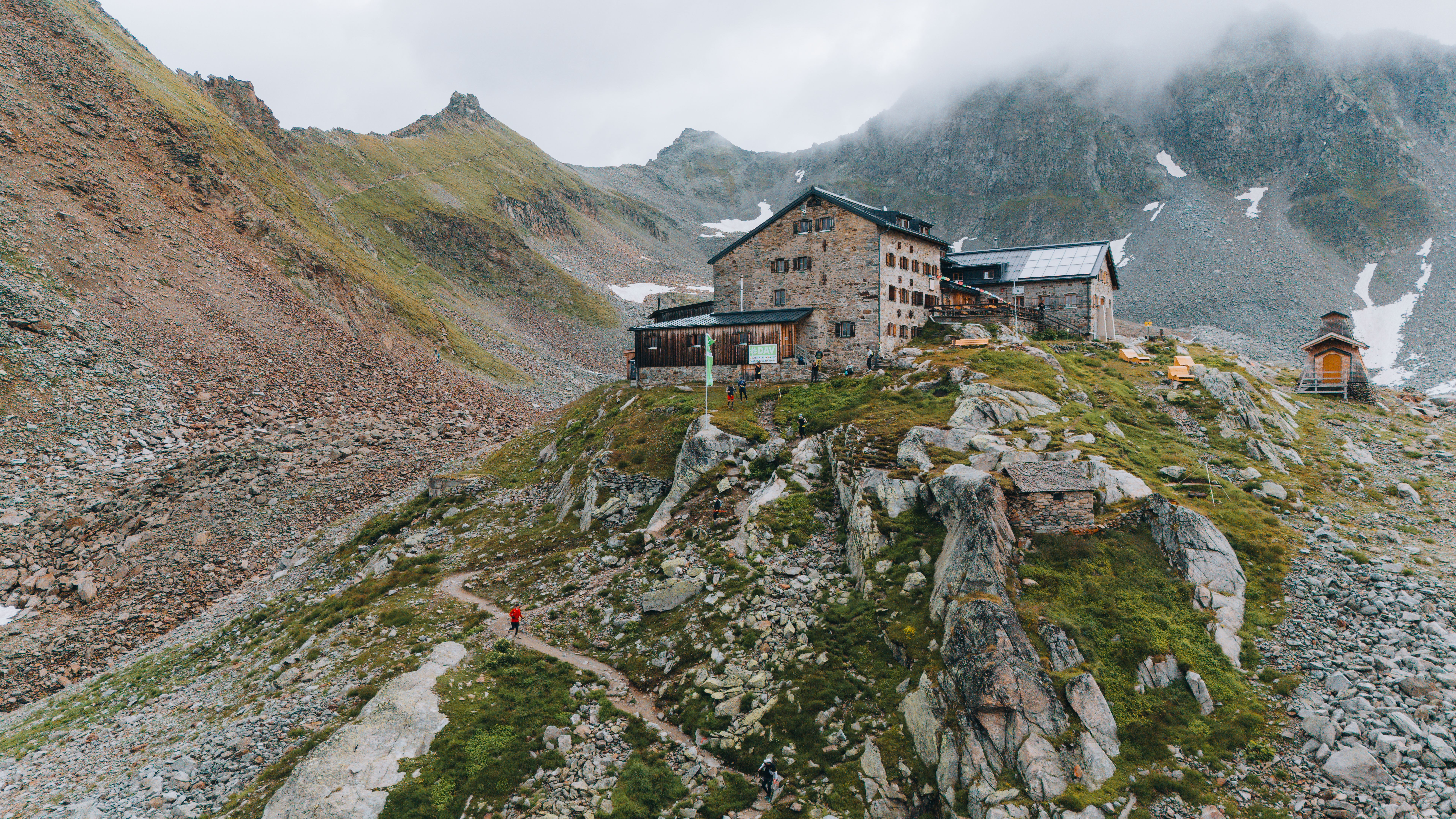 Braunschweiger Hütte im Pitztal, Berghütte im hochalpinen Gelände