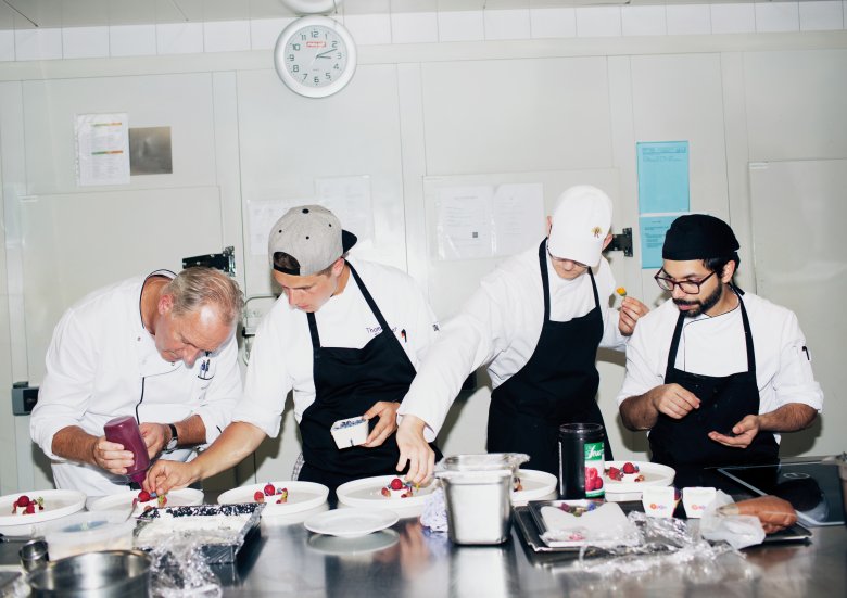 Sieberer en zijn zonen: de zonen van de bekende kok Martin Sieberer (links) zijn steeds betrokken bij de ontwikkeling en voorbereiding van lekkere gastronomische menu&rsquo;s.