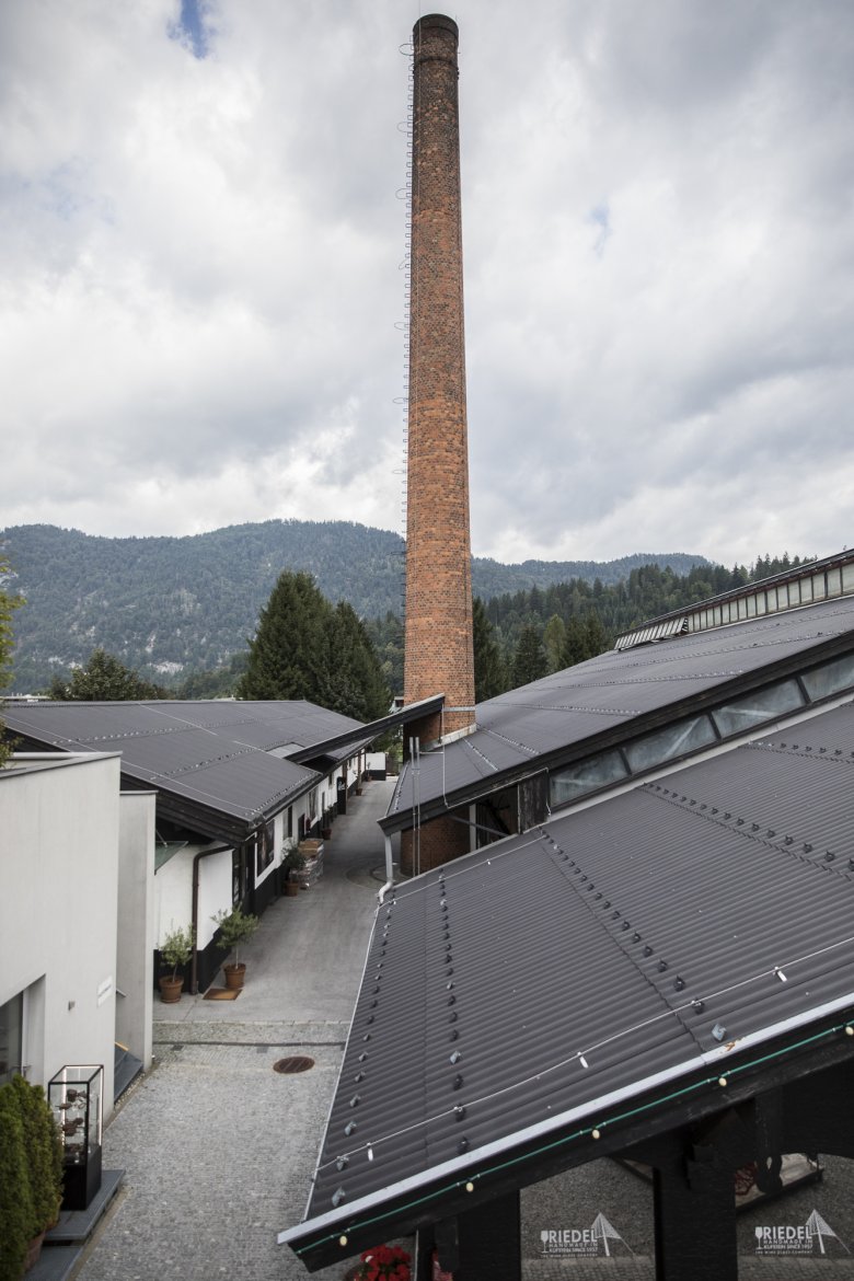 Eeuwige zomer: waarschijnlijk het enige dak in Kufstein waarop nooit sneeuw ligt. Daaronder bevinden zich de ovens, die maar liefst 1.200 graden heet kunnen worden.