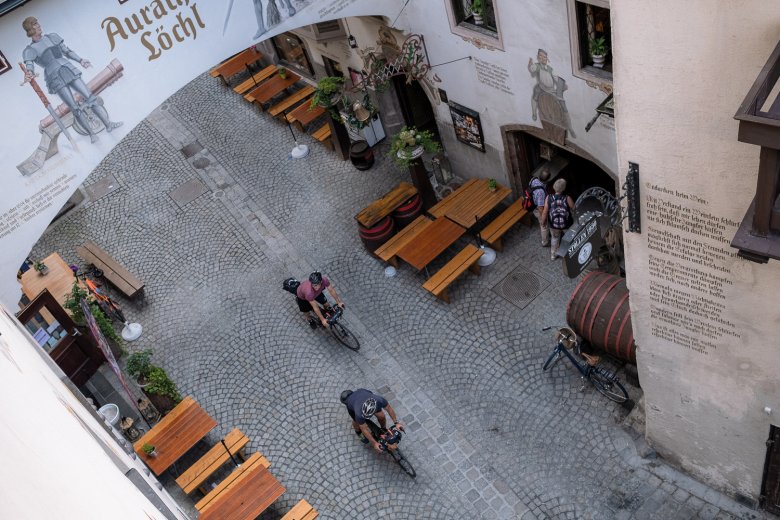 Kasseien en enge straatjes: in de Middeleeuwse binnenstad van Kufstein.