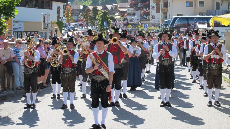 De fanfareband van Auffach opent het almfeest, © Wildschönau Tourismus