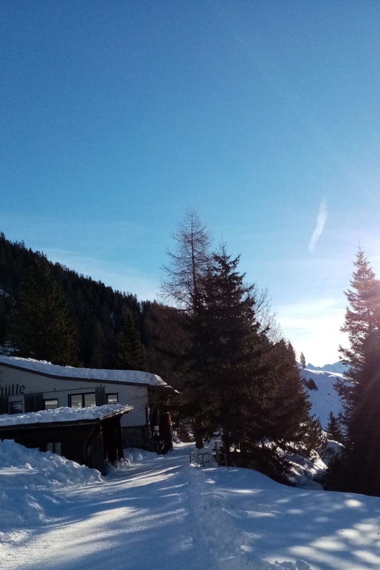 Twee routes voeren naar de Latschenh&uuml;tte...Wie goed kan ski&euml;n, neemt de Alpjochbahn en kiest dan de Skiroute (12). Als je zin ​​hebt in een korte winterwandeling, kan je de sleeplift (Malchbachlift) nemen en ongeveer 10 minuten door het besneeuwde bos wandelen., © Latschenhütte - Waltraud Nothdurfter