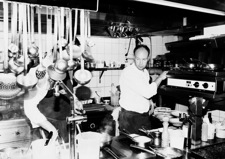 Topkok Bernhard Hochkogler kookte ook al op een cruiseschip. Zijn keuken in de Sportalm doet denken aan een kombuis; zijn gerechten hebben echter niets maritiems.