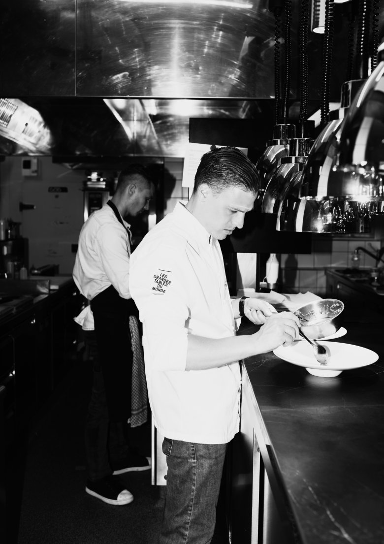 De jonge koning in zijn koninkrijk: Benjamin Parth is op dit moment officieel de beste chef-kok van Tirol. In zijn restaurant St&uuml;va presenteert hij een puristische keuken van topklasse die niet als &#39;regionaal&#39; bestempeld kan worden.