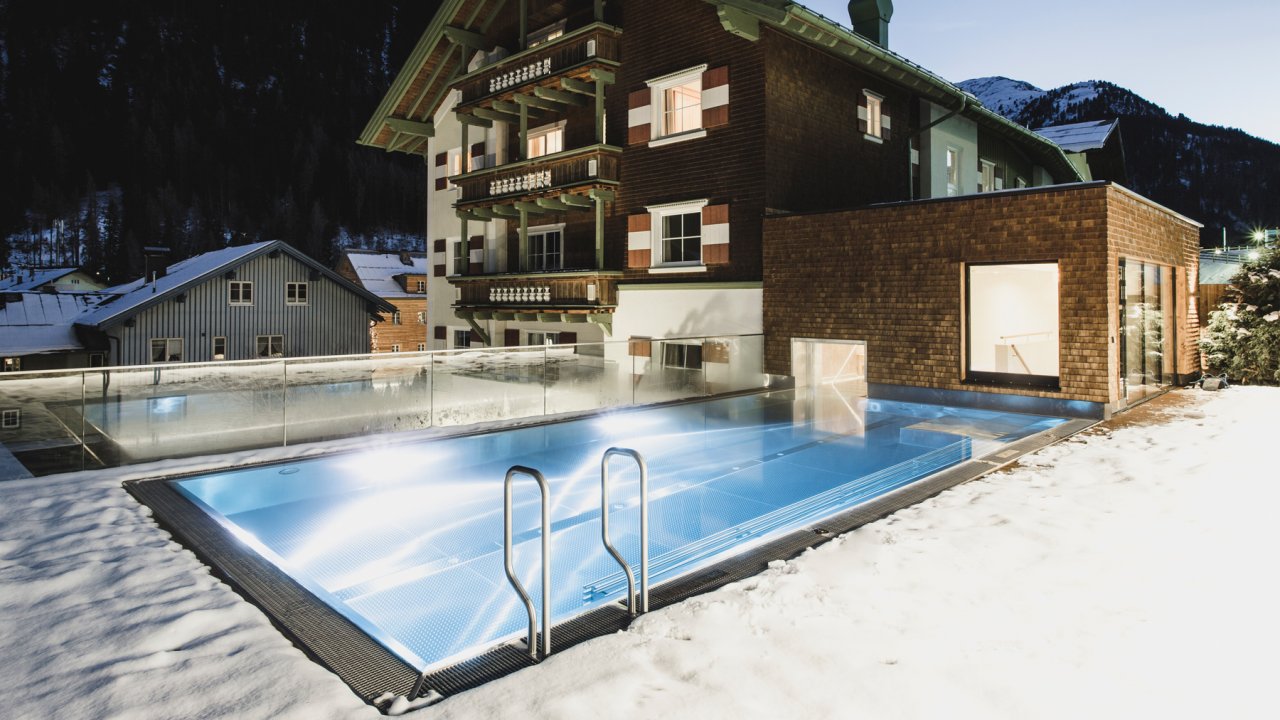 14 Tiroler hotels met verwarmd buitenzwembad, © Hotel Schwarzer Adler
