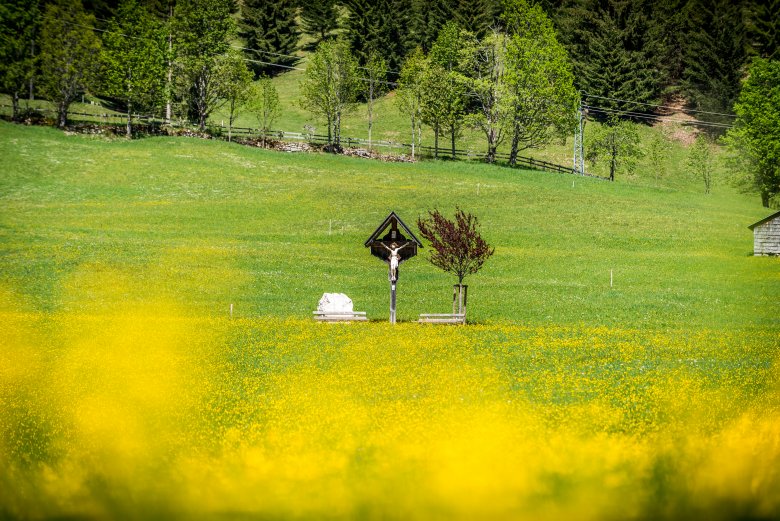 Een lange wandeling door de natuur maakt in Tirol ook onderdeel uit van het paasfeest.
, © Achim Meurer
