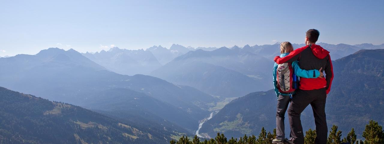 Genießen Sie den wunderschönen Ausblick ins Tal., © TVB Tirol West/Daniel Zangerl