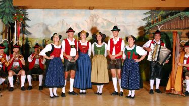 Kleurrijk folkloreprogramma: de familie Gundolf zet traditionele Tiroler muziek en dans op het podium, © Familie Gundolf