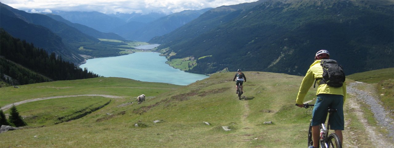 Tirol Mountain Bike Safari Etappe 1: Reschensee, © Tirol Werbung/Esther Wilhelm